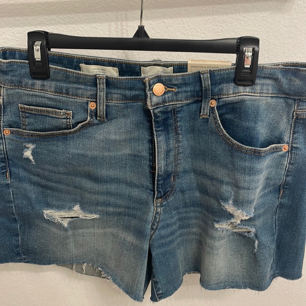 NWT Universal Thread Womens Denim  Midi Shorts Size 14